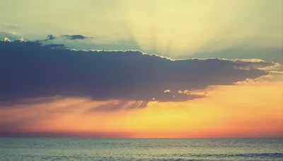 Красивый рассвет к свету восхода солнца на морской воде Gulf of Corinth,  Греции Стоковое Фото - изображение насчитывающей залив, струил: 129251250