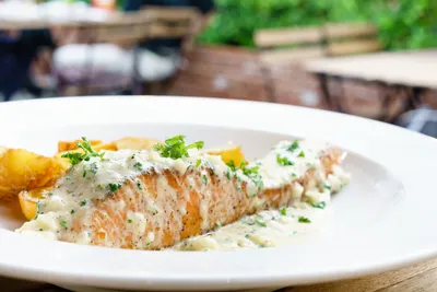 Классический стейк из красной рыбы со свежими травами, пошаговый рецепт с  фотографиями – Средиземноморская кухня: Основные блюда. «Еда»