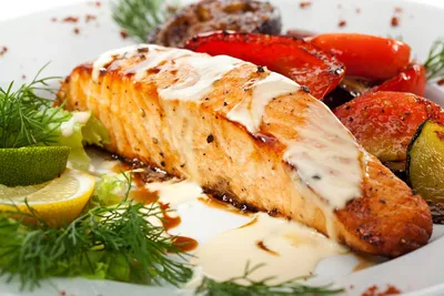 Запеченная красная рыба со сливочным соусом - 1000.menu