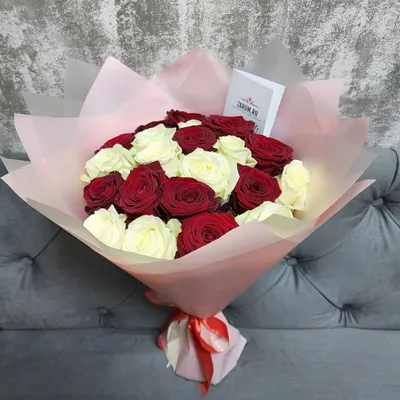 Букет из 19 красно-белых роз (50 см) за 2690р. Позиция № 3946