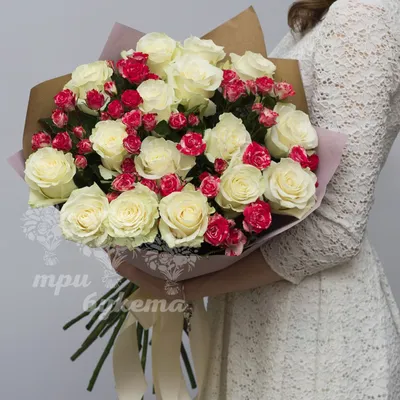 Купить букет из 75 красно-белых роз 50 см по доступной цене с доставкой в  Москве и области в интернет-магазине Город Букетов