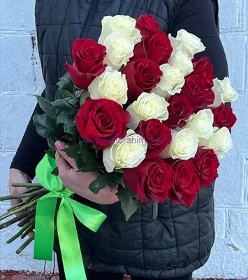 Купить Классический букет из 31 красно белой розы в Нижнем Новгороде