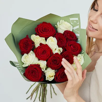 Крупные красно- белые розы \"Осирия\" в интернет-магазине Ярмарка Мастеров по  цене 3300 ₽ – Q29OYBY | Букеты, Калининград - доставка по России