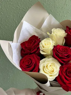 Букет 101 роза красно-белый микс, Россия купить за 18 570 руб. с  круглосуточной доставкой | Мосцветторгком