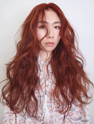 Красный бархат: Меган Фокс похвасталась новым ярким цветом волос | theGirl