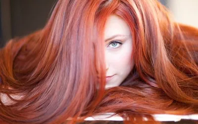 Цвет кетчупа: Ким Кардашьян покрасила волосы в красно-рыжий оттенок