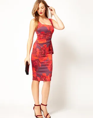 Атласное платье миди с трендовыми плечами в красном цвете с доставкой и  примеркой в интернет магазине olalafason.ru в Москве