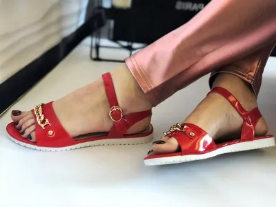 Купить Модные женские красные босоножки на коротком каблуке из лакированной  кожи | Joom