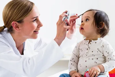 У ребенка гноится глазик, чем лечить, медикаменты, промывание,  профессиональное консультирование офтальмолога