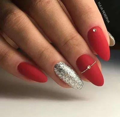 💅❤Красные матовые ногти выглядят очень эффектно, чем глянцевый вариант.  💅❤ Особенно популярно сочетание матового лака на острых, и… | Instagram