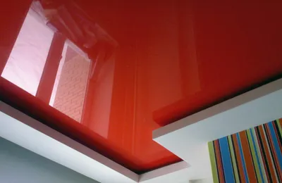 Красный глянцевый натяжной потолок: цена за м², стоимость установки в Москве