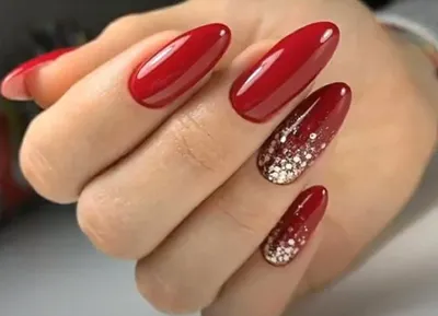 Маникюр красный блестящий мягкий квадрат на короткие ногти | Nails, Red  glitter, Red nails