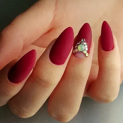 Красный маникюр со стразами и блестком - 20Nails