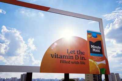 Наружная реклама, которая помогает выработать витамин D | Пикабу