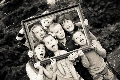 17 креативных идей для детской и семейной фотосессии: Идеи и вдохновение в  журнале Ярмарки Мастеров | Family picture poses, Extended family photos,  Funny family photos