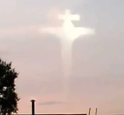 крест в облаках на фоне неба Обои Изображение для бесплатной загрузки -  Pngtree