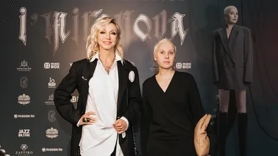 Кристина Орбакайте стала первым гостем выставки Ирины Мироновой |  OK-magazine.ru