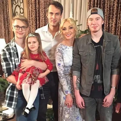 Кристина Орбакайте опубликовала семейное фото с сыновьями и племянниками,  которые собрались вместе на дне рождения Аллы Пугачевой - Вокруг ТВ.