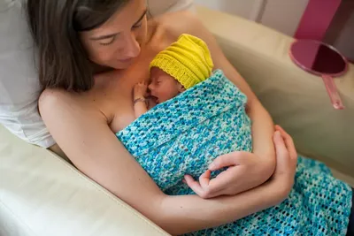 Кривошия у новонароджених: симптоми кривошиї у дітей і що робити у випадку  кривошиї у дитини