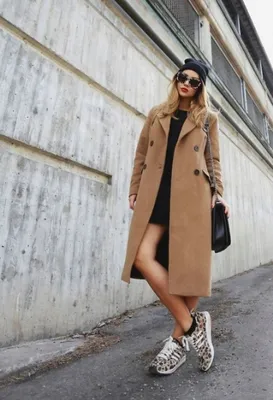 Папины кроссовки, куртки на пальто и цветные ботфорты: что носят на улицах  Нью-Йорка | Журнал Harper's Baza… | Idées de mode, La robe du soir, Street  style new york