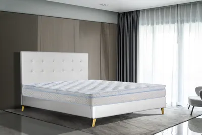 Купить белую двуспальную кровать из массива и металла Parma