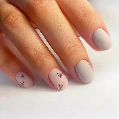 Классический маникюр камуфляж. Короткие круглые ногти с прозрачным блеском  геля Стоковое Изображение - изображение насчитывающей перст, маникюр:  203039357