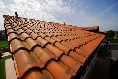 Крыша дома: керамическая черепица для кровли и усадки деревянного дома  FLANDERNplus — цена по смете