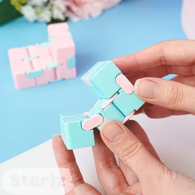 Деревянные кубы пробитые ногтями Стоковое Изображение - изображение  насчитывающей пробито, ногти: 87300321