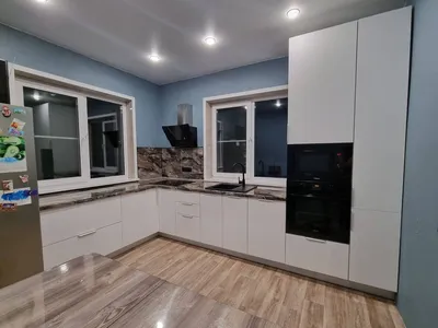 Белая угловая кухня до потолка с акриловыми фасадами | Купить угловую кухню  в Минске