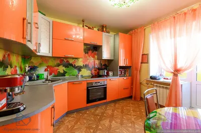 Кухня глянцевая бело-оранжевая