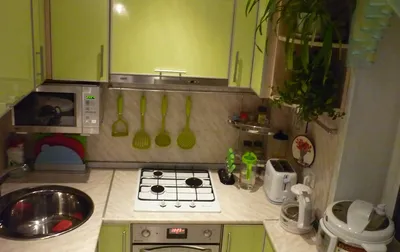 Кухни в современном стиле со встроенной микроволновкой на заказ в Барнауле