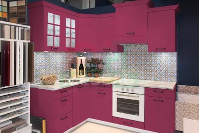 Угловая кухня с фасадми из МДФ в пластике цвета фуксия по цене 202 000 руб.  - мебельная компания AuRoom