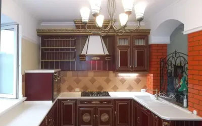 Модульная кухня бордовый металлик у нас в салоне. Каталог кухонных  гарнитуров для наших клиентов в Петрозаводске.