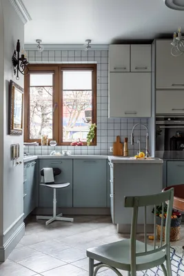 Прямые кухни с окном - 75 фото