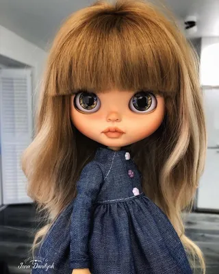 Авторская кукла с розовыми волосами и большими глазами
