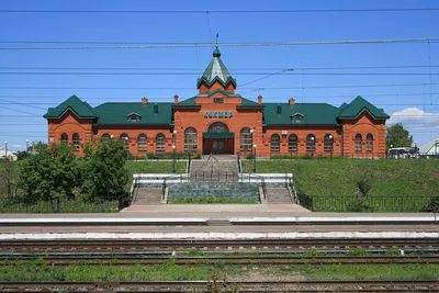 File:Вокзал станции Кукмор. Фото сделано 20.06.2011, время 12-01  (34202768441).jpg - Wikimedia Commons