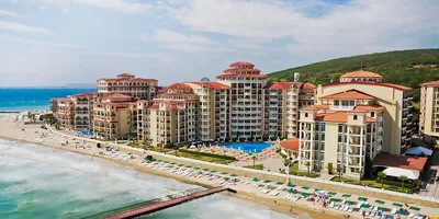 Взгляд пляжа курорта Elenite, Болгария Стоковое Изображение - изображение  насчитывающей роскошь, обильный: 58088115