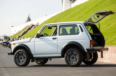 Фото нового поколения Lada Niva 2024, новые рендеры дизайнеров