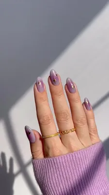 Лавандовый маникюр с золотыми звездами — красивый осенний дизайн ногтей в  фиолетовых оттенках | theGirl