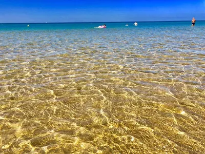 Бурное лазурное море с пенной волной · Бесплатные стоковые фото