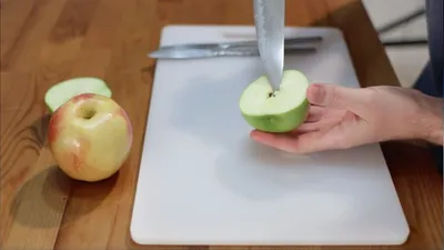 Лебедь из яблока - как сделать своими руками