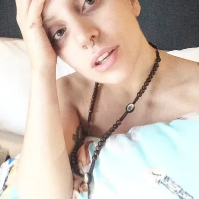 Леди Гага решилась на селфи без косметики - ее естественная красота  впечатлила фанатов