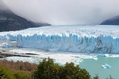 ледник перито морено и горы Стоковое Фото - изображение насчитывающей  льдед, искра: 216211488