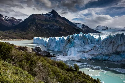 Ледник перито-морено - одна из самых важных туристических  достопримечательностей аргентинской патагонии. | Премиум Фото
