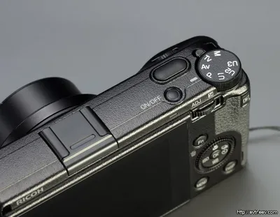 Совершенный минимализм. Обзор камеры Leica Q — Ferra.ru