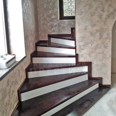 Угловая лестница из лиственницы без перил ЛС-1594 - купить в  Санкт-Петербурге, цена от 390000 руб.