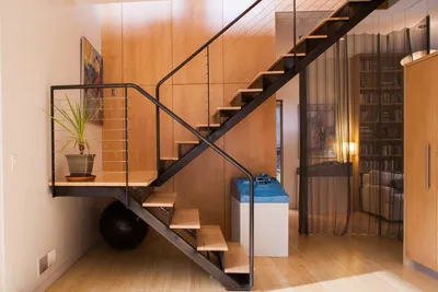 Лестница на второй этаж в деревянном доме, заказать изготовление по низкой  цене в Москве