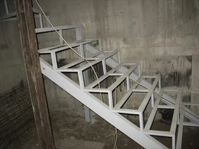Лестницы на мансарду в Калуге - каталог, цены | Изготовление деревянных мансардных  лестниц на заказ