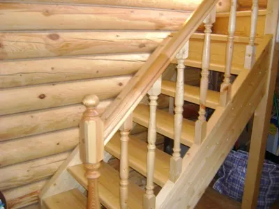 Деревянная лестница своими руками: как сделать лестницу из дерева на второй  этаж для дома самостоятельно