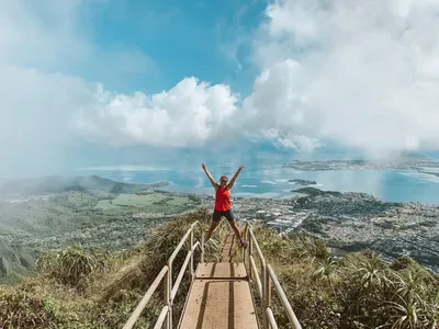 Hiking Stairway to Heaven on Oahu: A Guide to the Haiku Stairs - Kat n' Josh
